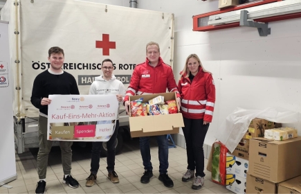Spendenübergabe beim Roten Kreuz in Hall in Tirol.